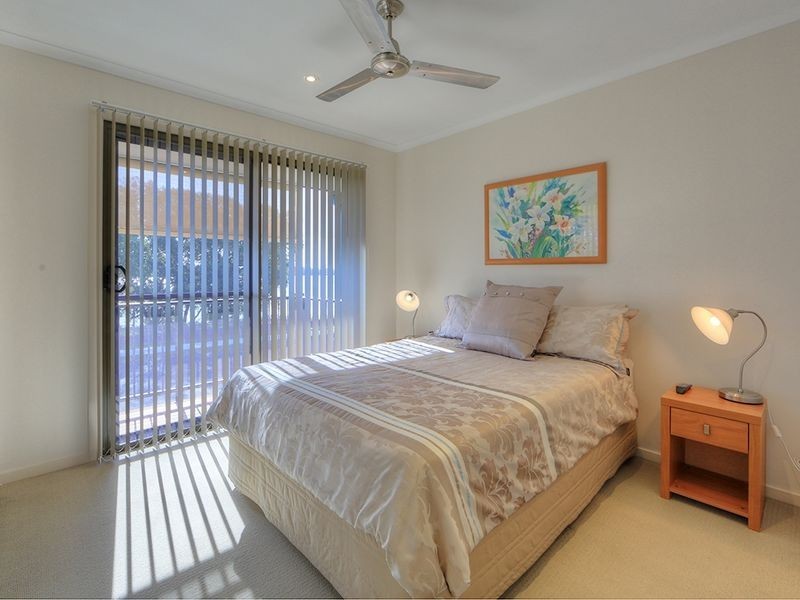 2/38 Marandowie Drive, Iluka NSW 2466