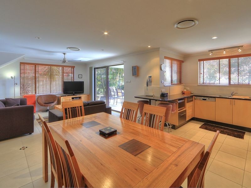 2/38 Marandowie Drive, Iluka NSW 2466