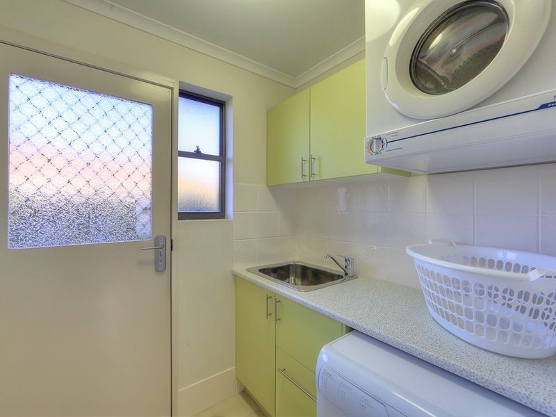 2/38 Marandowie Drive, Iluka NSW 2466