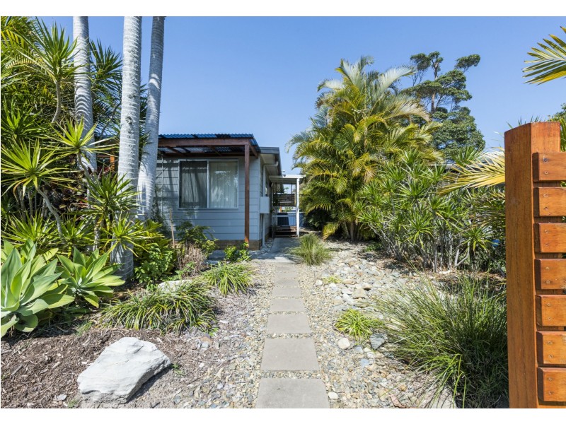 6 Loxton Avenue, Iluka NSW 2466