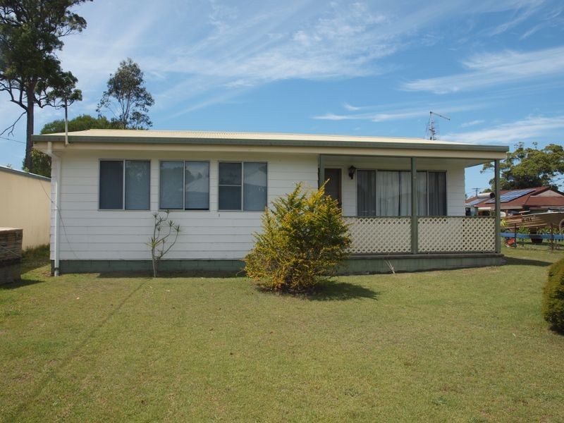 8 Hogan Street, Iluka NSW 2466