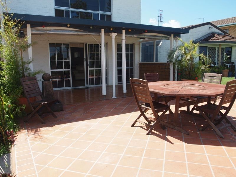 2/32 Queen Lane, Iluka NSW 2466