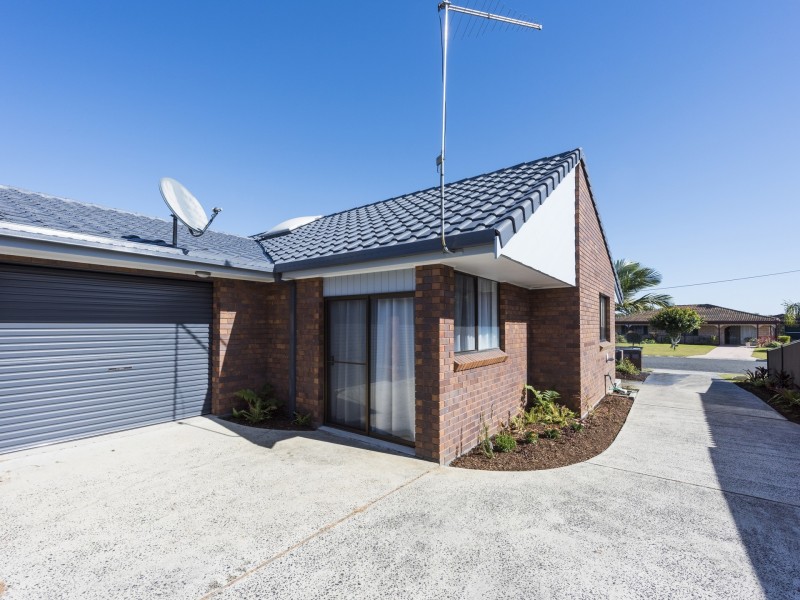 Unit 1/13 Ballanda Crescent, Iluka NSW 2466