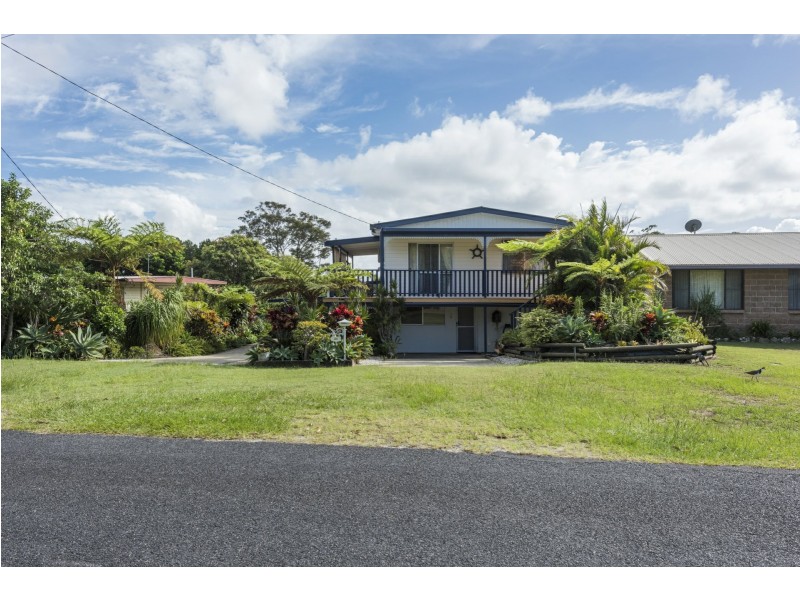 11 Loxton Avenue, Iluka NSW 2466