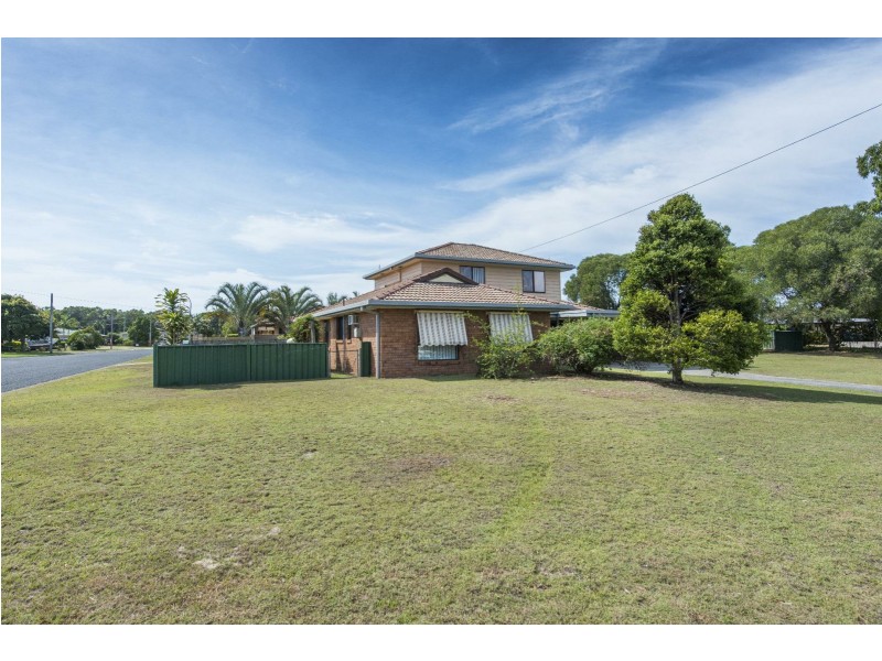 25 Ballanda Cres, Iluka NSW 2466