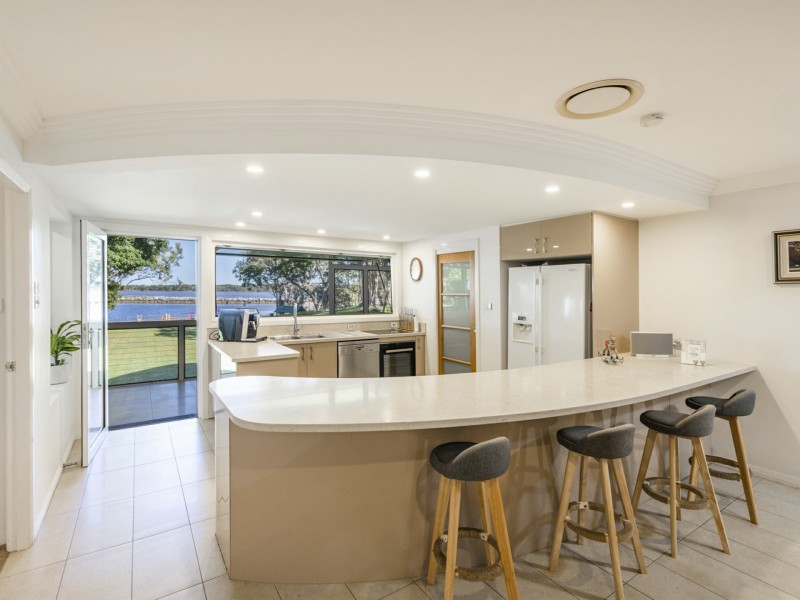 1/10 Queen Lane, Iluka NSW 2466