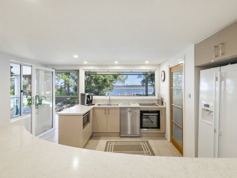 1/10 Queen Lane, Iluka NSW 2466