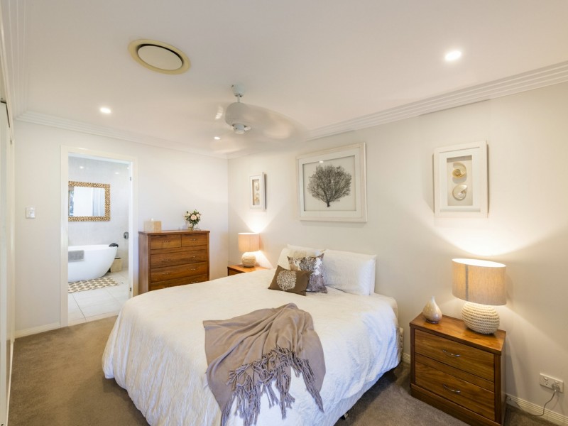 1/10 Queen Lane, Iluka NSW 2466