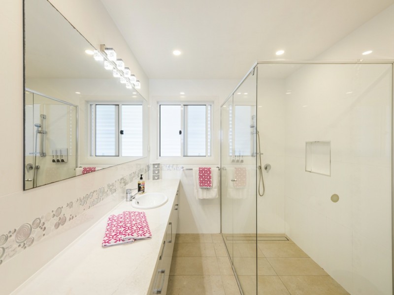 1/10 Queen Lane, Iluka NSW 2466