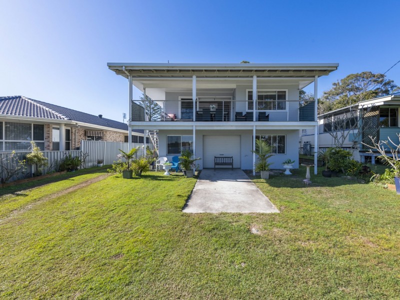 14 Marandowie Drive, Iluka NSW 2466