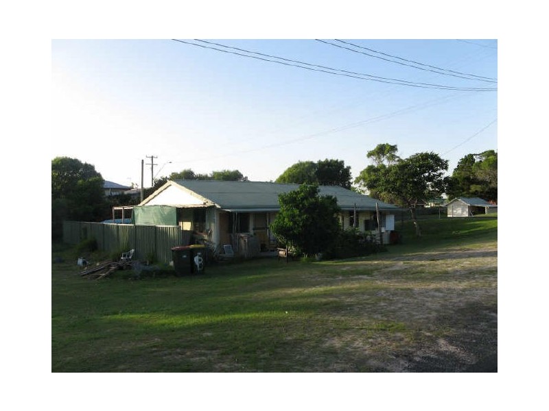 93a Charles, Iluka NSW 2466