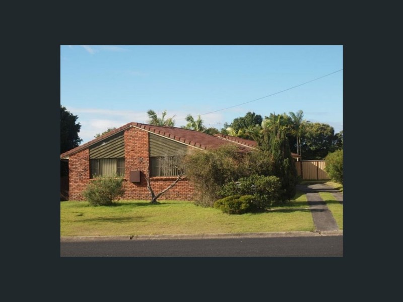 1/7 Ballanda Crescent, Iluka NSW 2466