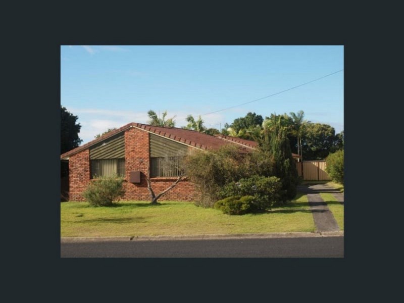 1/7 Ballanda Crescent, Iluka NSW 2466