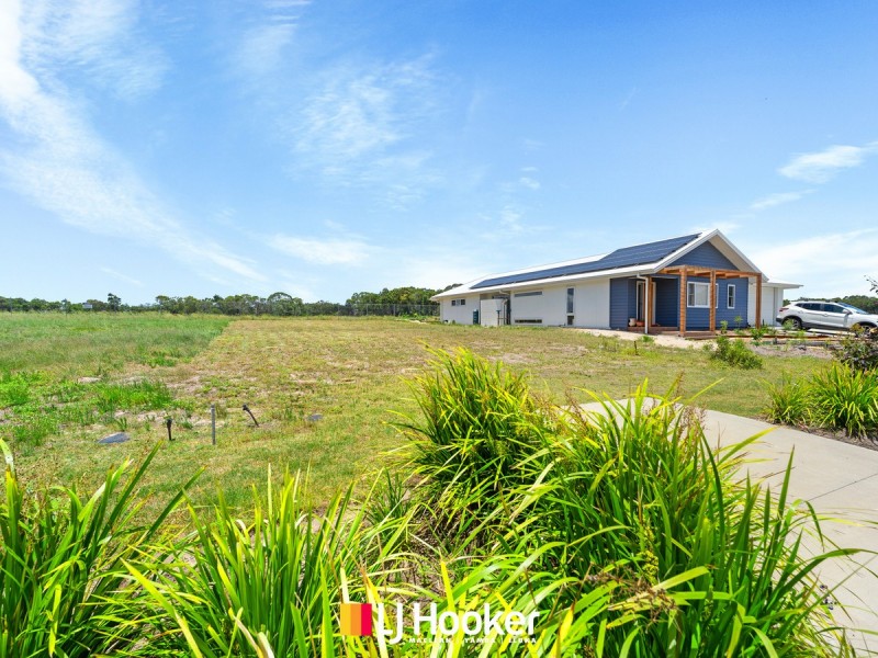 8 Yaegl Crescent, Iluka NSW 2466