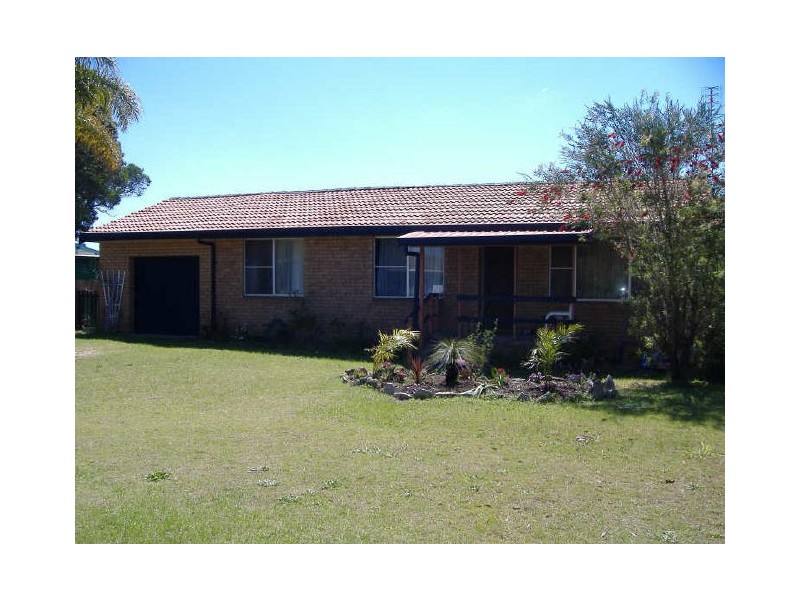 17 Loxton Avenue, Iluka NSW 2466