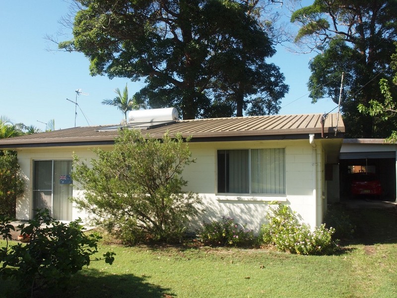 4 Loxton Avenue, Iluka NSW 2466