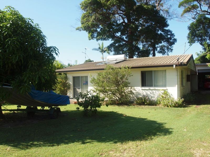 4 Loxton Avenue, Iluka NSW 2466