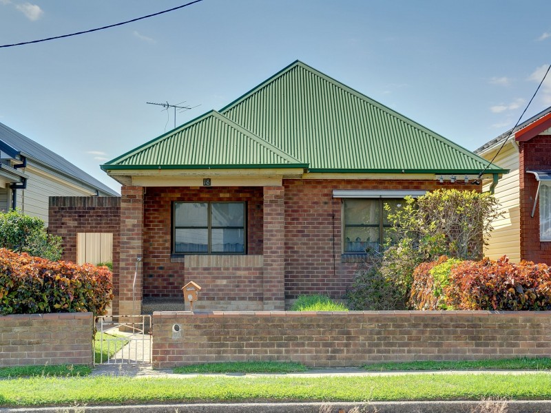 18 Maitland Street, Stockton NSW 2295