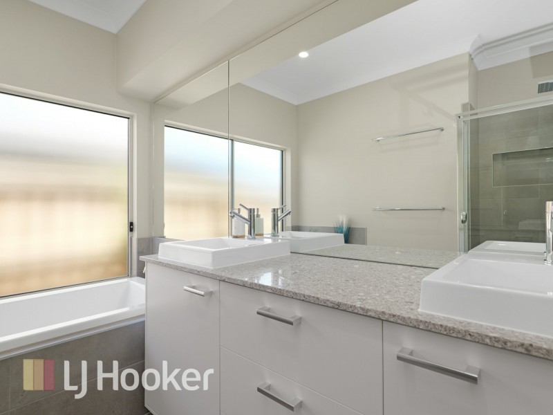 4 Augusta Place, Medowie NSW 2318