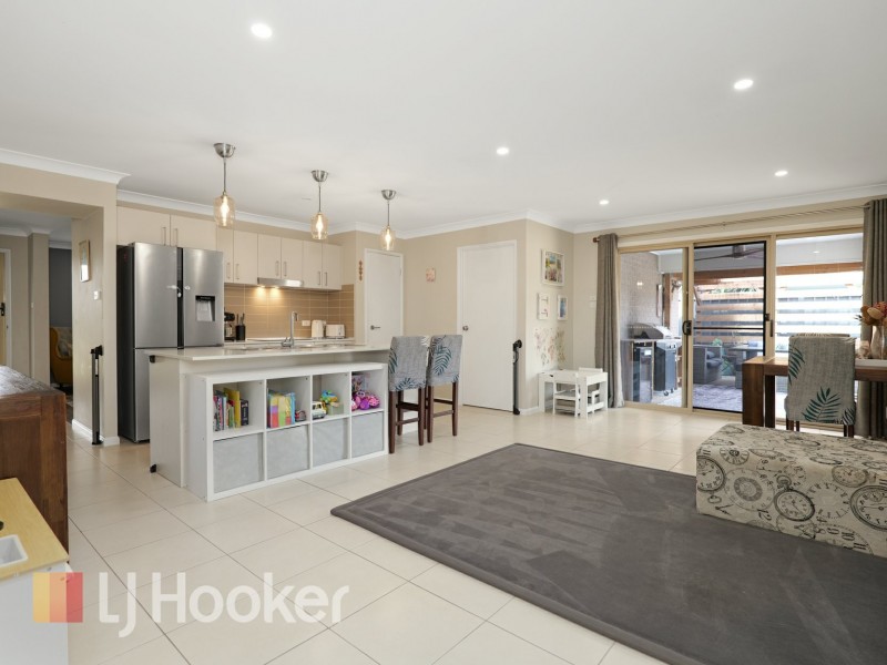 73 Seaside Boulevard, Fern Bay NSW 2295