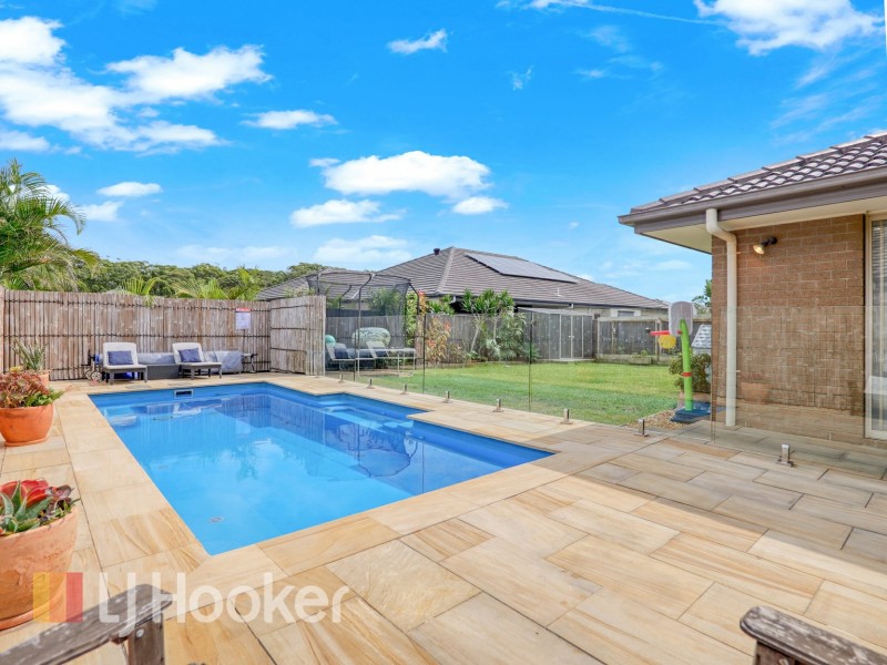 73 Seaside Boulevard, Fern Bay NSW 2295