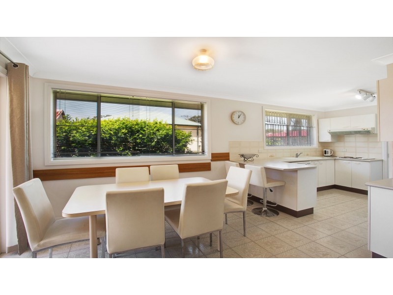 1/2 Edward Street, Shoal Bay NSW 2315