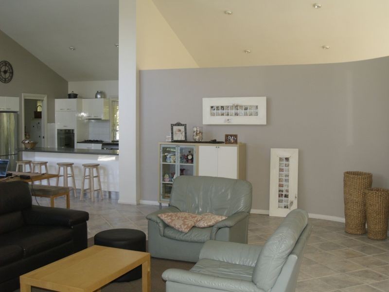 11 Casuarina Close, One Mile NSW 2316