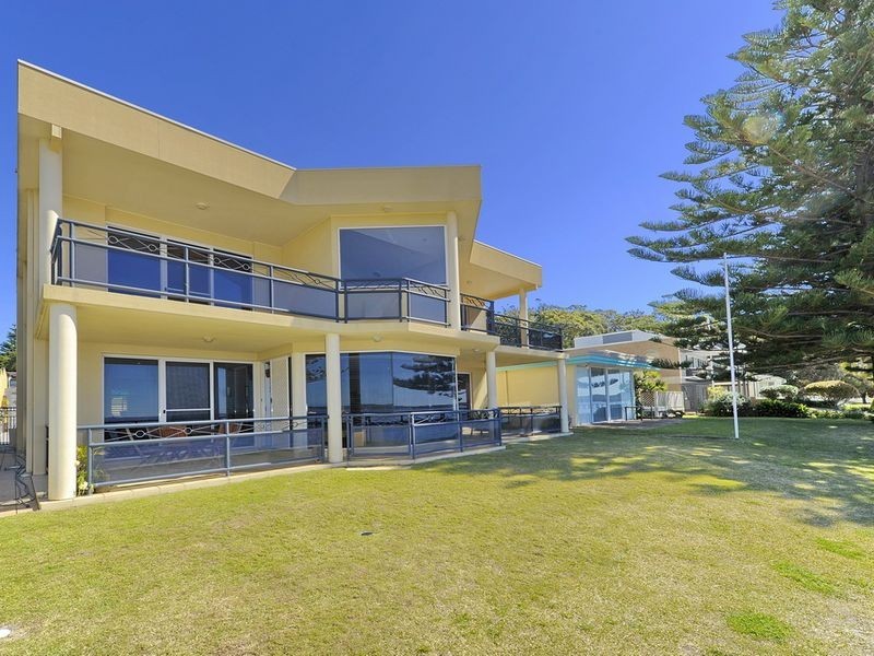 2 Seaview Crescent, Salamander Bay NSW 2317