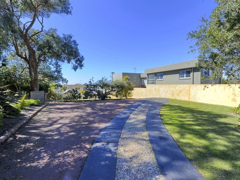 2 Seaview Crescent, Salamander Bay NSW 2317
