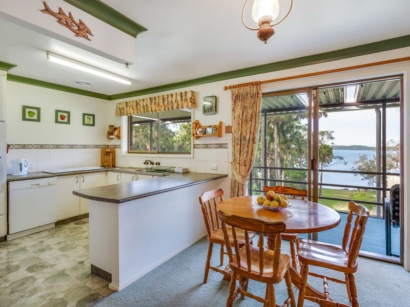 13 Kent Gardens, Soldiers Point NSW 2317