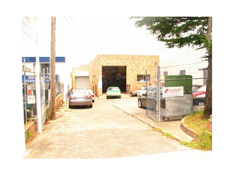 16 Flora Street, Kirrawee NSW 2232