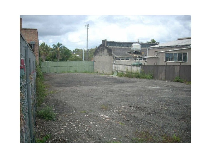 8 Flora Street, Kirrawee NSW 2232