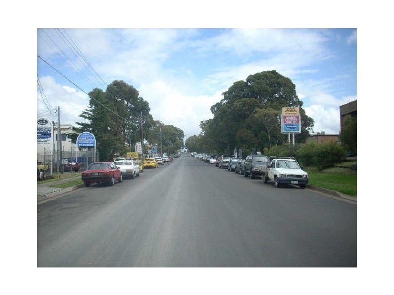 8 Flora Street, Kirrawee NSW 2232