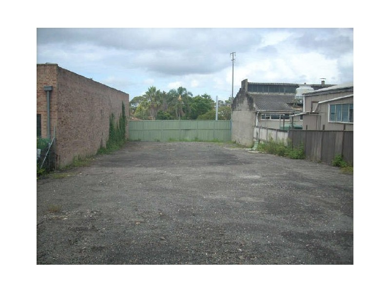 8 Flora Street, Kirrawee NSW 2232