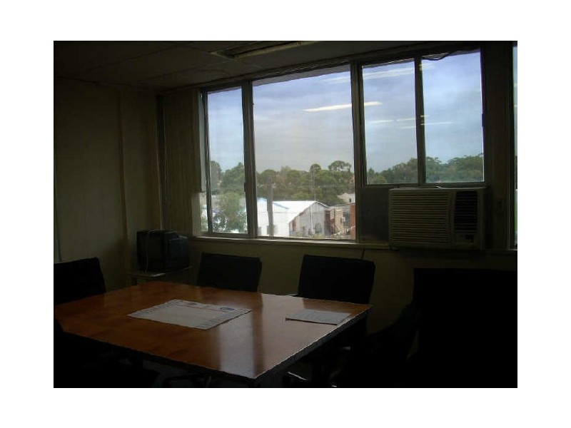 1/6-8 Yalgar Road, Kirrawee NSW 2232