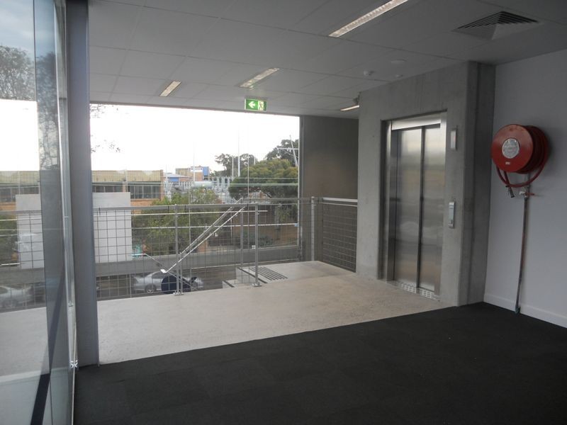 8A Flora Street, Kirrawee NSW 2232