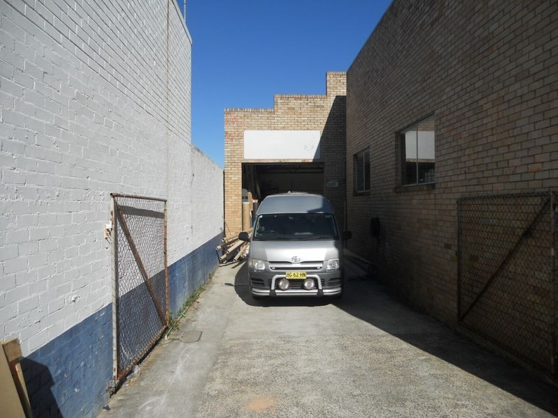 16 Flora Street, Kirrawee NSW 2232