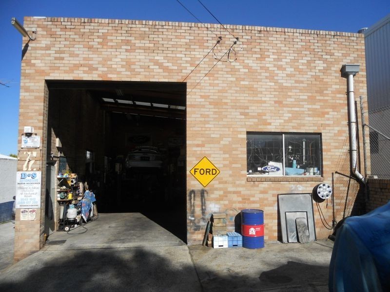 16 Flora Street, Kirrawee NSW 2232