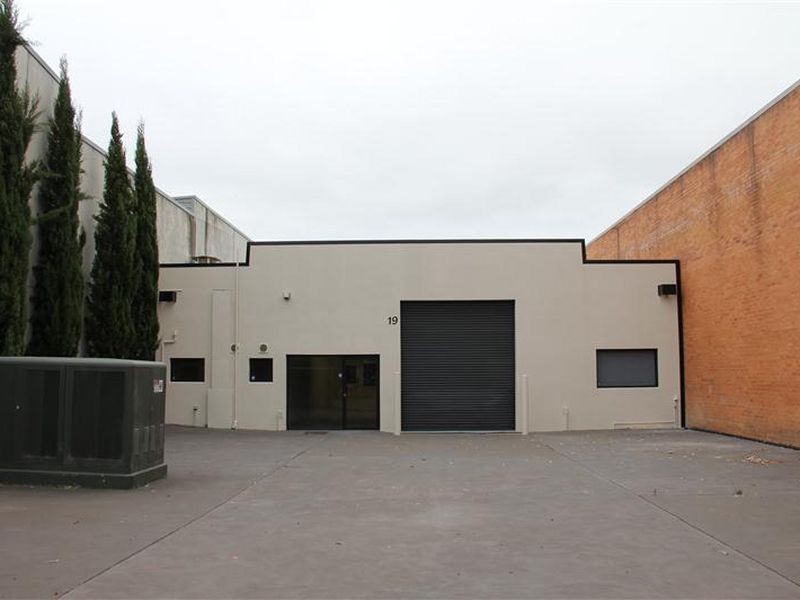 19 Monro Ave, Kirrawee NSW 2232