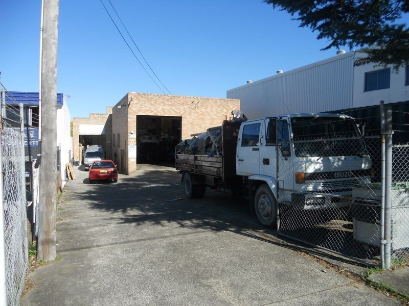 16 Flora Street, Kirrawee NSW 2232