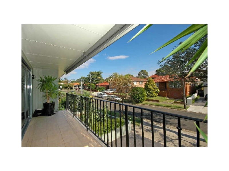 8 Atkins Avenue, Russell Lea NSW 2046