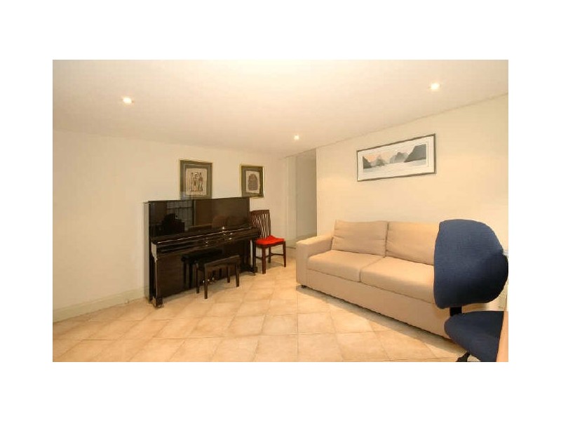 8 Atkins Avenue, Russell Lea NSW 2046