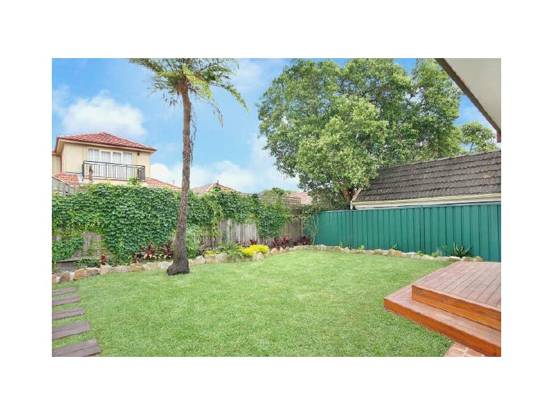 33 Duchess Avenue, Rodd Point NSW 2046