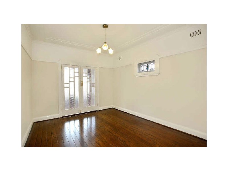 33 Duchess Avenue, Rodd Point NSW 2046