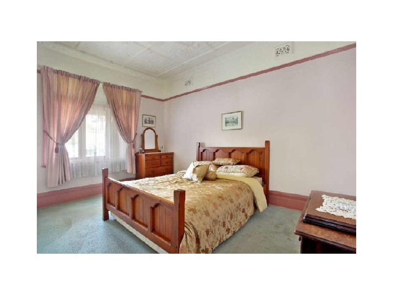 18 Bouvardia Street, Russell Lea NSW 2046