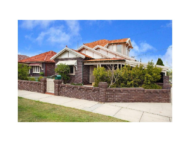 33 First Avenue, Rodd Point NSW 2046