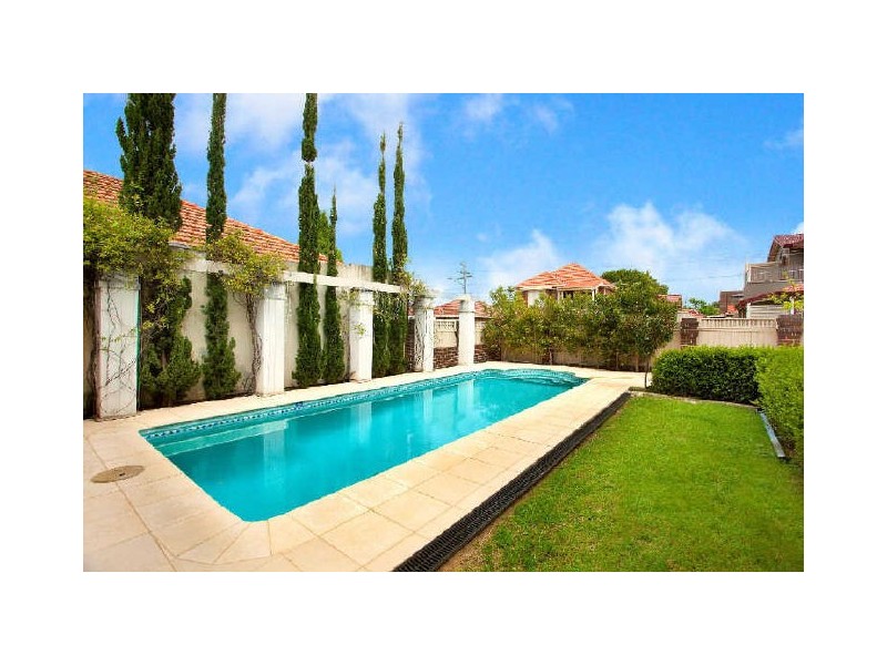 33 First Avenue, Rodd Point NSW 2046