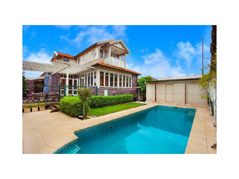 33 First Avenue, Rodd Point NSW 2046