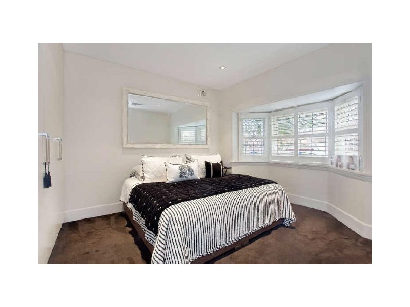 4 Nield Avenue, Rodd Point NSW 2046