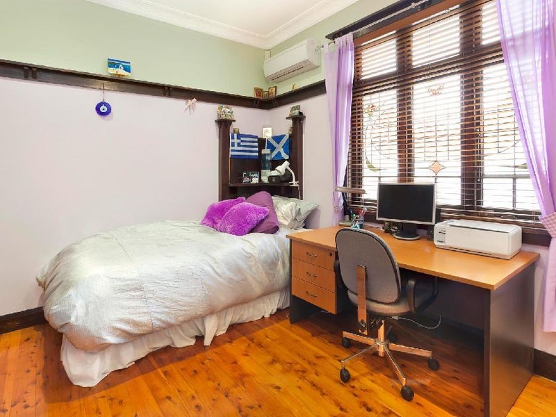 2 Pine Avenue, Russell Lea NSW 2046